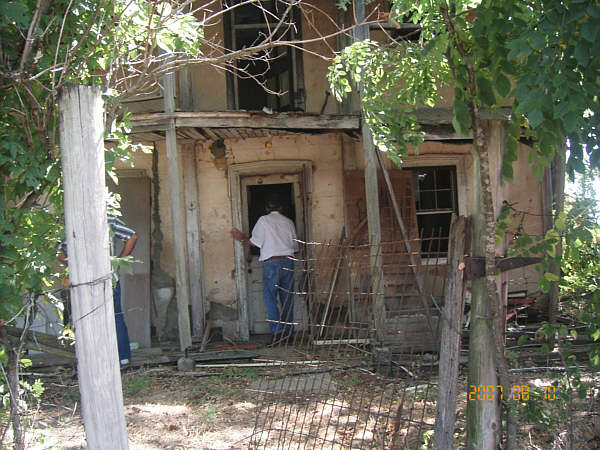  36 front of James Pemberton House 