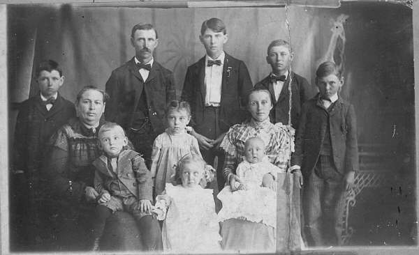  06 Arnold,Josephine , James, Thomas, Gertrude, Hattie, Luke, Aurie, Dorsey Binkley, Mason, Lester Henley 