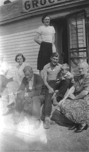 10 Ina Fay, Walter, Harry, Rachel & Kathryn (standing)