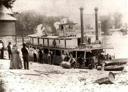 02 J.R. Wells unloading at Tuscumbia