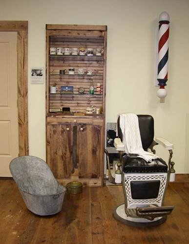 13 Barber Shop