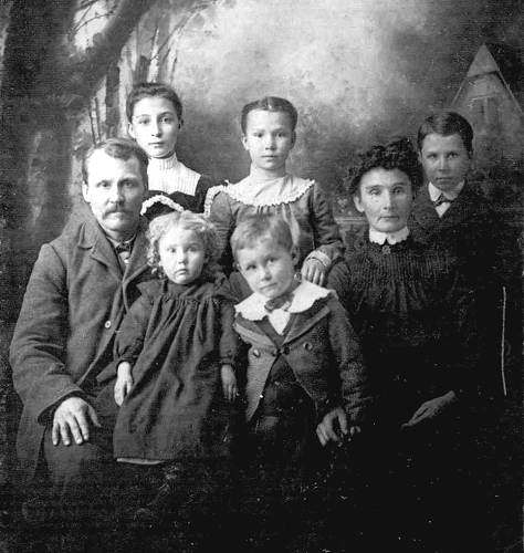 12 John Lou McCommons Family Photo