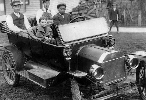 01 Front: Henry Ford Eads and Bill Driver; Back: Alf Eads and Unknown