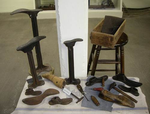 08 Cobblers Tools