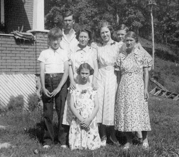 25 Bryce, Walt, Bessie, Vivian, Dean, Paul and Ida