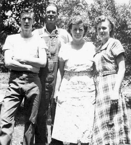 11 James Robert, Isaac, Barcie and Doris Wright