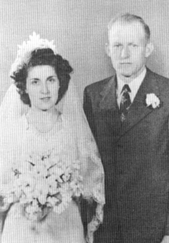 35 Wedding Photo - 1946 - Freda and Gene