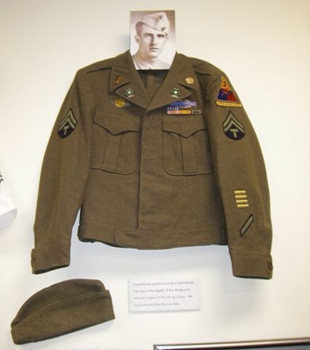 02 Frank Biselx Uniform