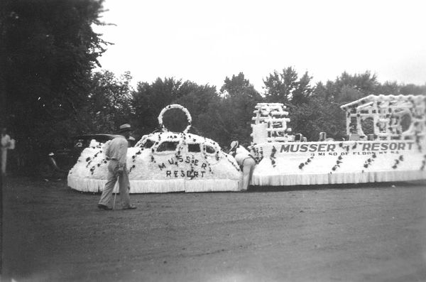 23 Musser's Resort Float before the Parade