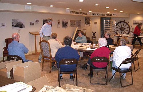 38 Lisa Fox Instructing Volunteers