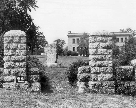 29 East Entrance Gate - Monument and Administration Building