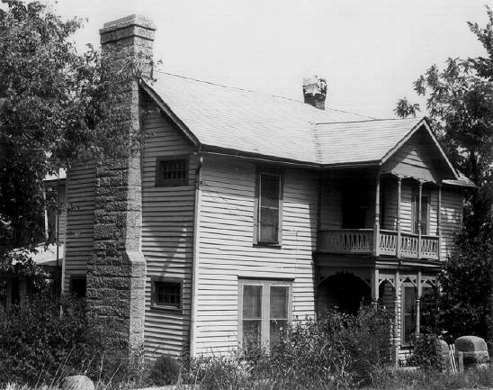 34 President's Home - Main Entrance South Side