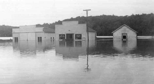 48 1943 Flood across from Third Station