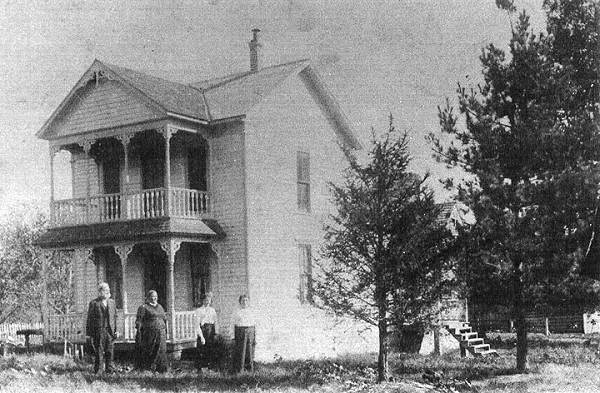 Thomas, Nancy, Minnie and Emma in front of new house circa 1906