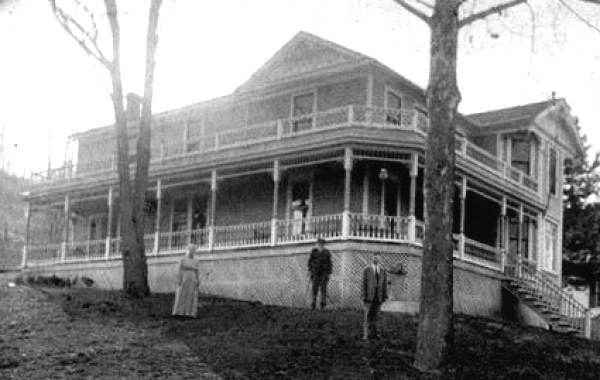 26 Marshall Home - Emma (Hauenstein) Marshall - Left, Wm. Hauenstein Sr. - Middle, Bob Marshall - Right