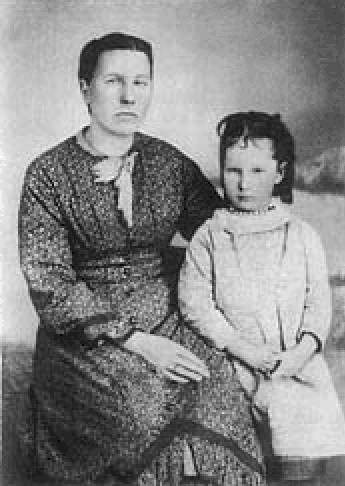 23a Mary Elizabeth Poynting Smith with daughter Rosa