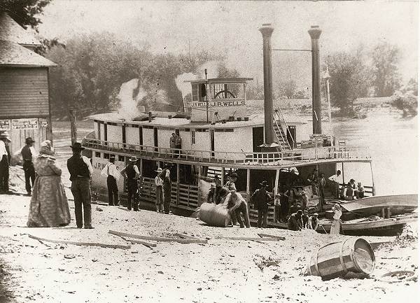 10 J.R. Wells unloading at Tuscumbia