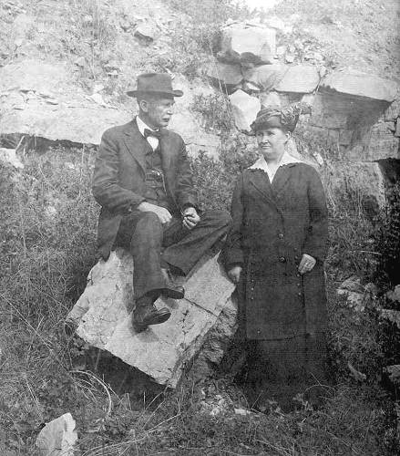 a08a Joshua Russel Wells and Lucy Lawson Wells - 1917