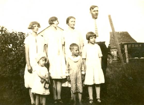 04 Cleeta, Eula, Addie, Clyde, Nina, Norman and Fay