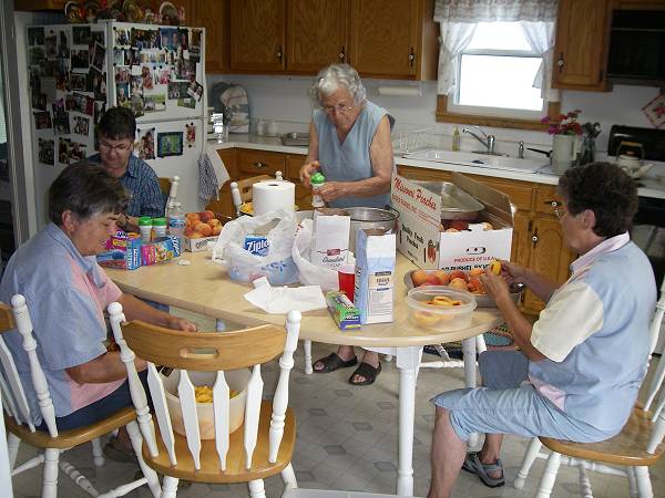 12 Peeling and Slicing Peaches