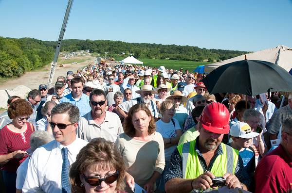 01 Crowd at Bridge Ceremony