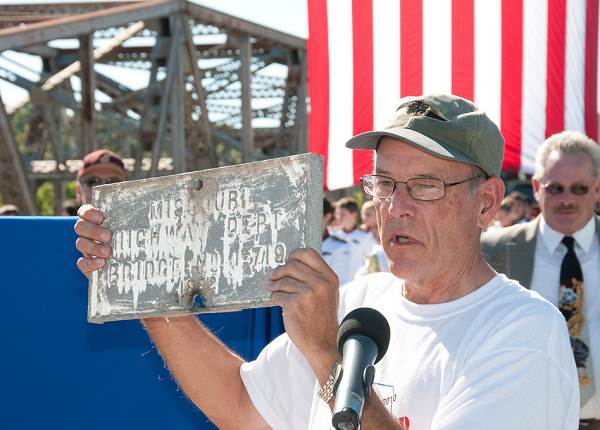 09 Miller County Historical Society President Dr. Joe Pryor with 1933 Bridge Plaque