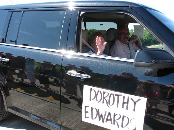 26 Dorothy Edwards in Car