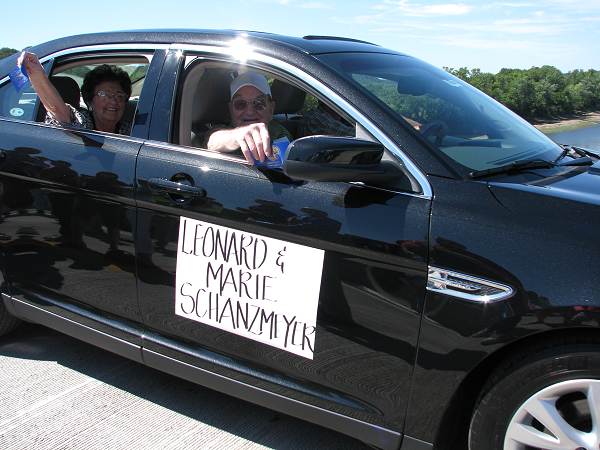 42 Leonard and Marie Schanzmeyer in Car