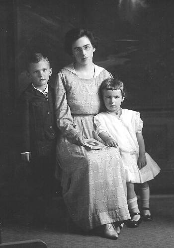 30 John Hord Lumpkin 1913, Clara Kouns Lumpkin 1890 and Hazelmae Lumpkin 1915