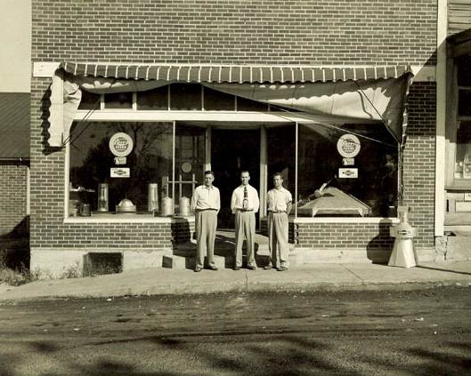 11 R-L: Norris and Gene Waite and Lynn Lupardus - October 13, 1951