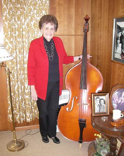 24 Joyce Mace with Lee's Bass Fiddle