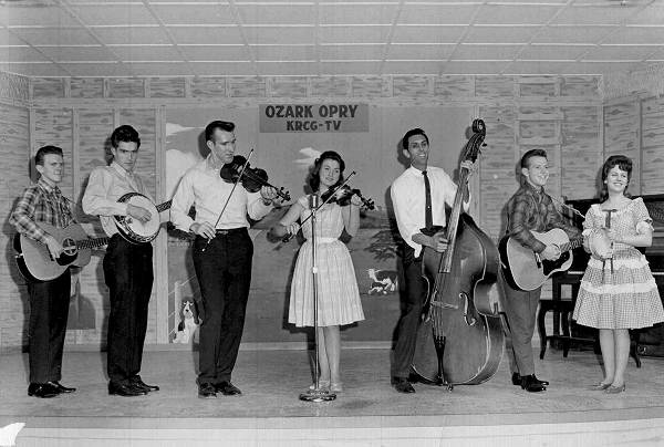 90e Ozark Opry 1963 - Trish playing Tamborine - Paulette Reeves on Fiddle