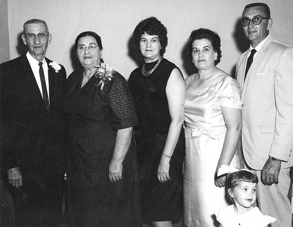 24 Family of Everett and Bertha Condra: Phyllis, Gladys and Robert