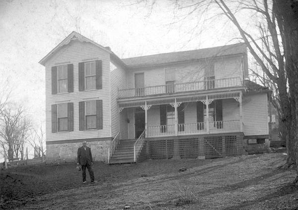 32 W. H. Hauenstein II and New House