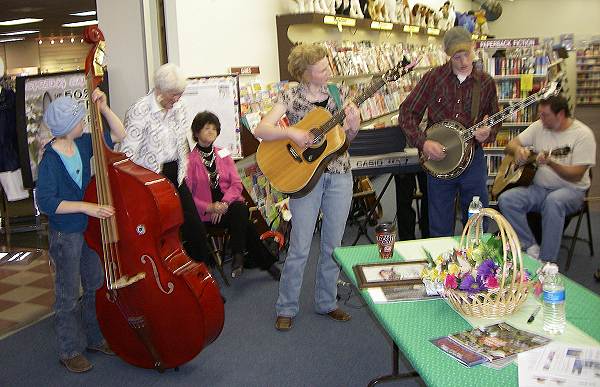 31 River Berry Players - Ratlan, Lulie and Billy Aistrope