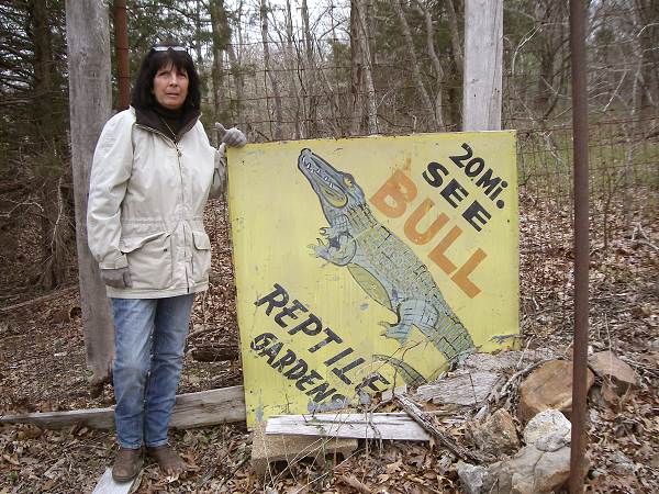 01 Debbie Simmons Leonard with Sign