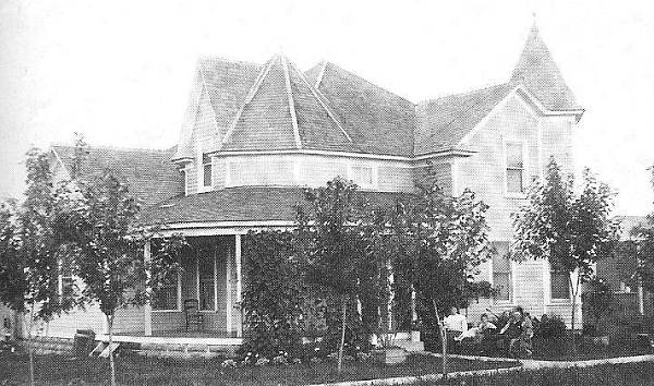 02 E.A. Becker Home - 1908