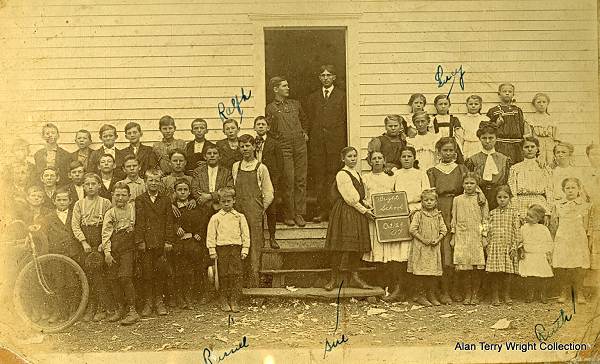 10 1909 Wright School Class in front of Building