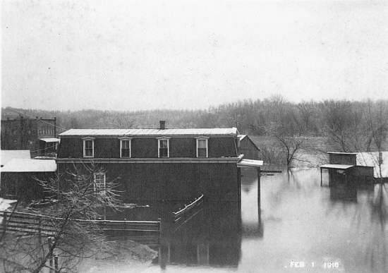 10 Fendorf General Store during Flood