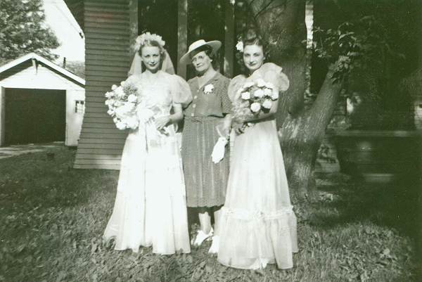 16 Juanita, Minnie and Mildred Messersmith - Late 1930's