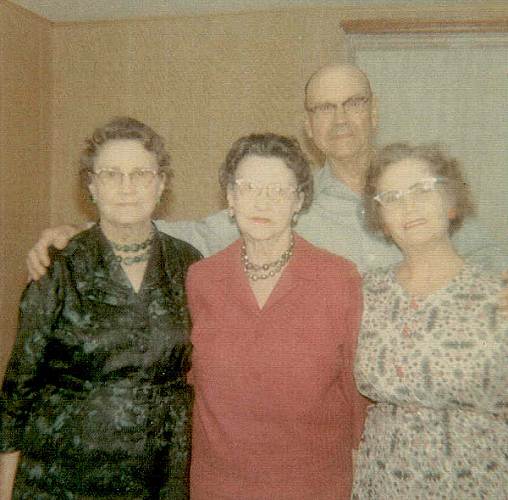 17 Minnie, Olive, Irvin, Irene Small Family Photo