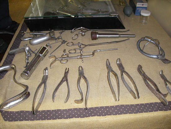  36 Logn Allee medical instruments 