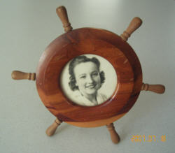 25 Steamboat Pilot Wheel photo holder