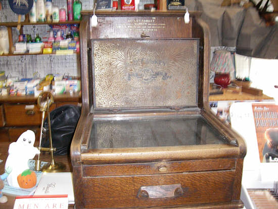 28 Old Money Box