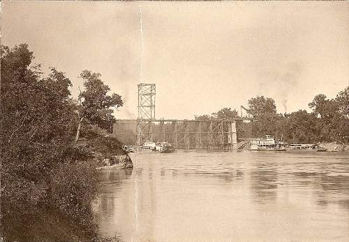 13 Railroad Bridge at Hoecker Bend - Jr Wells and Peerless Steamboats - 1903