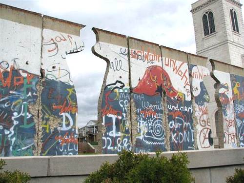 21c Berlin Wall in Fulton