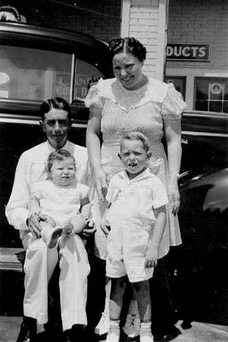 06 Johnnie, Opal, James and Barbara - 1940