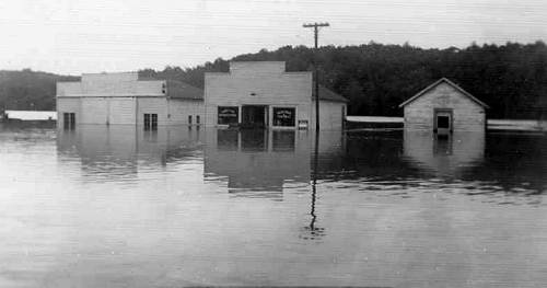 07 Buildings across road from Station during 1943 Flood