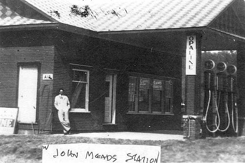 12 Johnnie Mead standing at Original Service Station