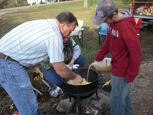 31 Brian Duncan family mixing Apples and Cider in Pot